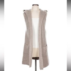 Tahari sweater vest never worn